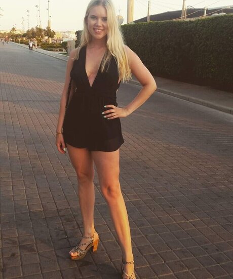 Photo nue de fuite OnlyFans de Hollaura