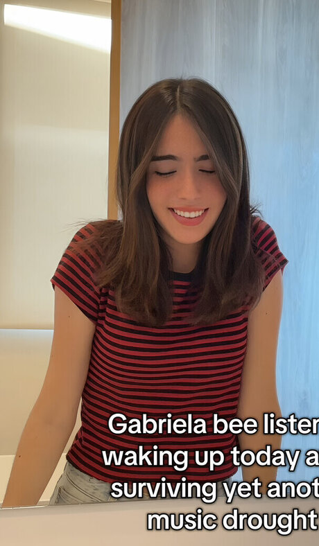 Gabriela Bee