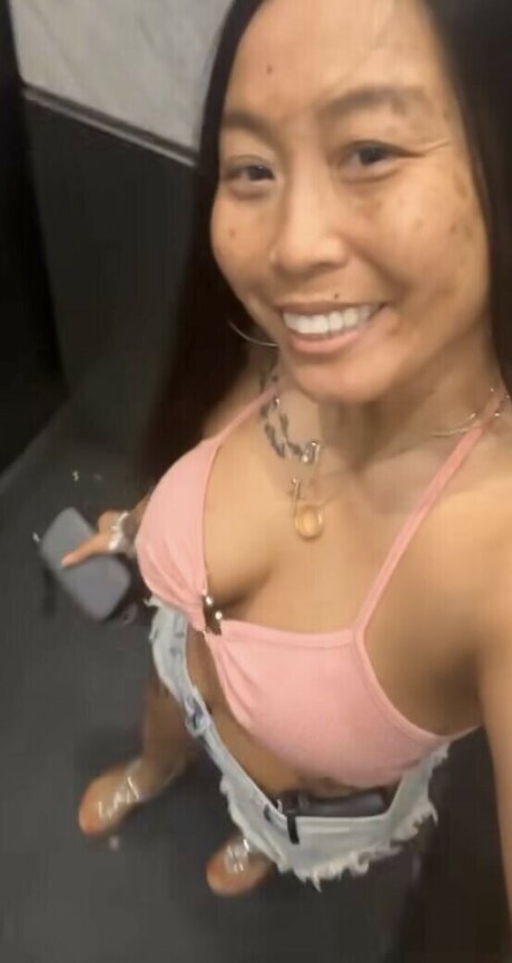 Photo nue de fuite OnlyFans de Emelh827