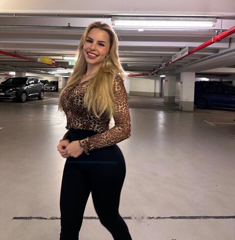 Lucia Leona