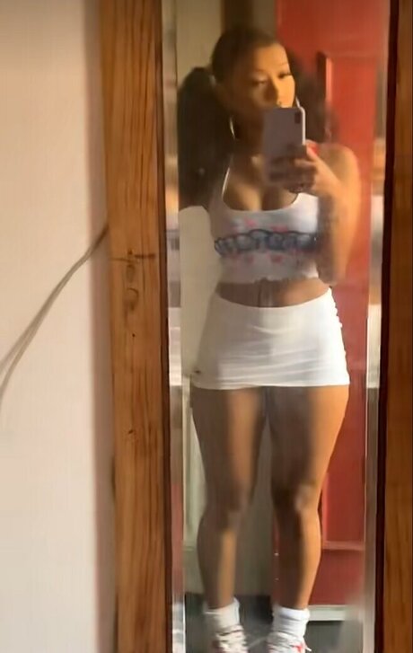 Photo nue de fuite OnlyFans de Goldenbihxo