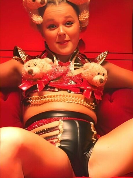 Celebrity Guilty Pleasures & Underrated Women