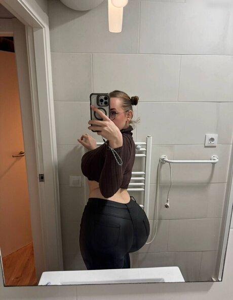 Photo nue de fuite OnlyFans de Dr Santi