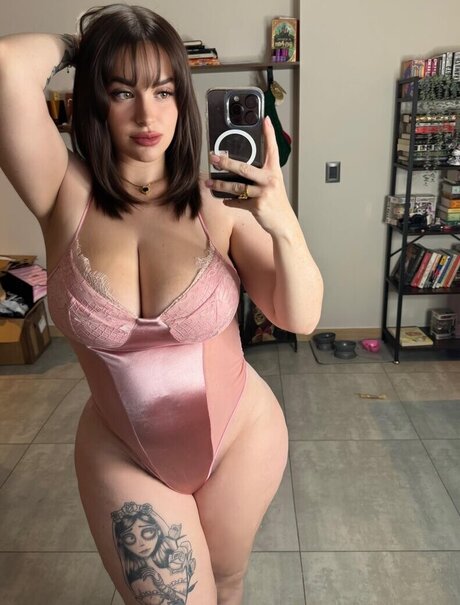 Lea Stays Peachy