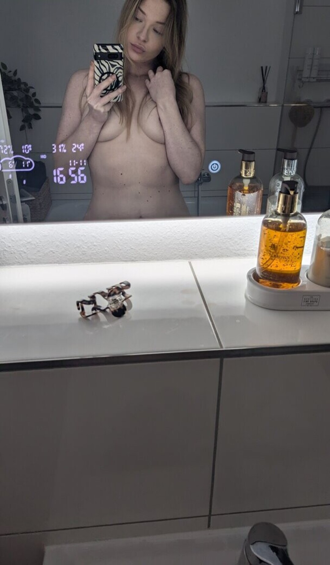 Photo nue de fuite OnlyFans de Neeviliciouz #1010
