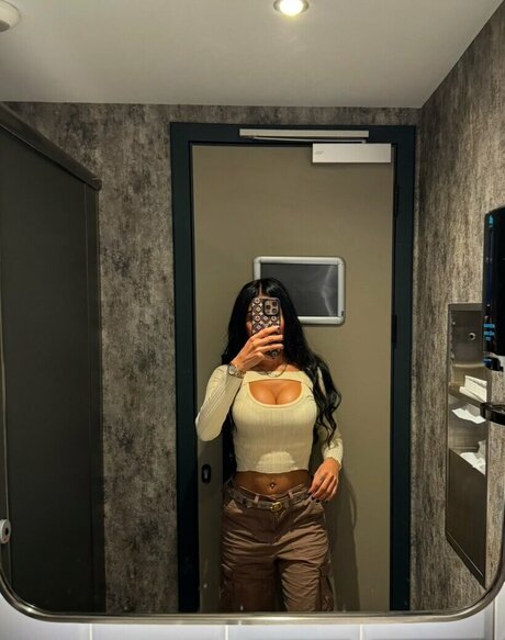 Photo nue de fuite OnlyFans de Fatouma And Sister