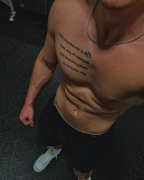 Photo nue de fuite OnlyFans de Lake Scott