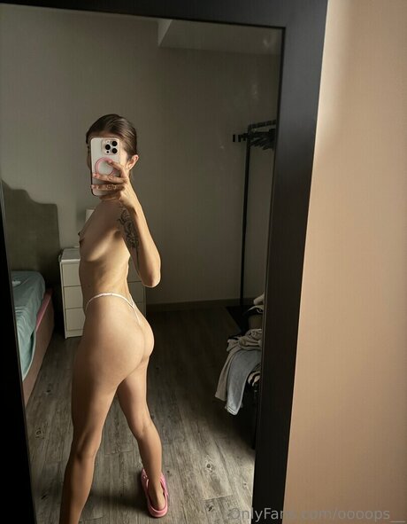 Eva_oopsy