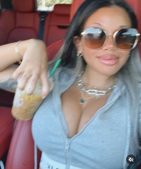 Photo nue de fuite OnlyFans de Smosh Girls