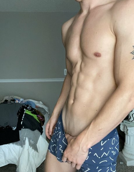 Photo nue de fuite OnlyFans de Kallen2044