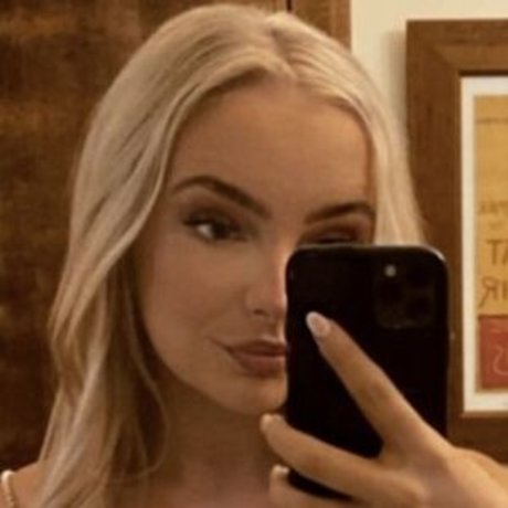 Photo nue de fuite OnlyFans de Emily Hewertson