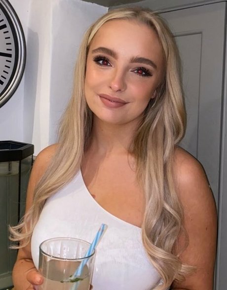 Photo nue de fuite OnlyFans de Emily Hewertson