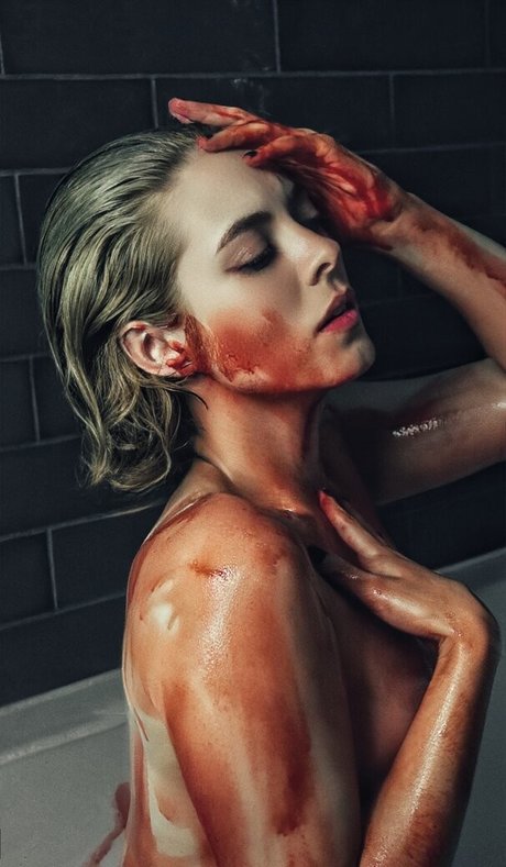 Kirsten Ria