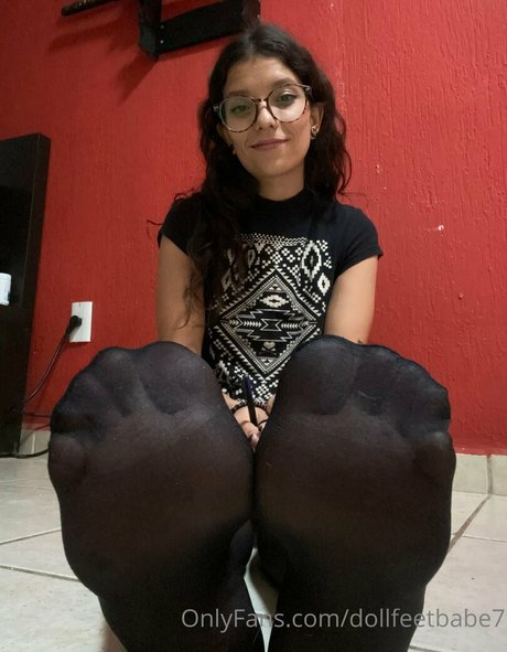 Photo nue de fuite OnlyFans de Dollfeetbabe7