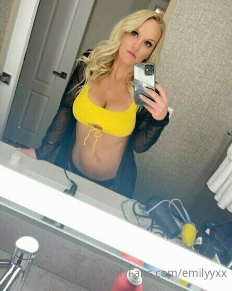 Photo nue de fuite OnlyFans de Emilyyxx
