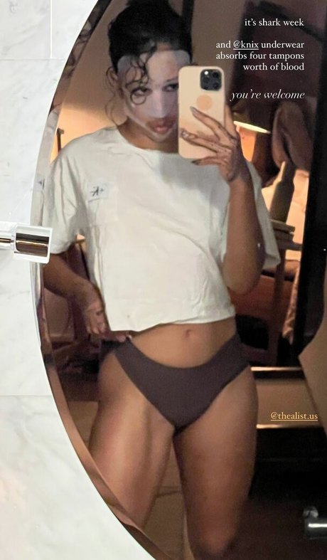 Photo nue de fuite OnlyFans de Liza Koshy