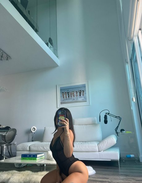 Photo nue de fuite OnlyFans de Nikkidoyon