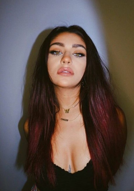 Photo nue de fuite OnlyFans de Andrea Russett