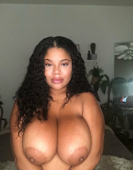 Photo nue de fuite OnlyFans de Thebigtitwitch