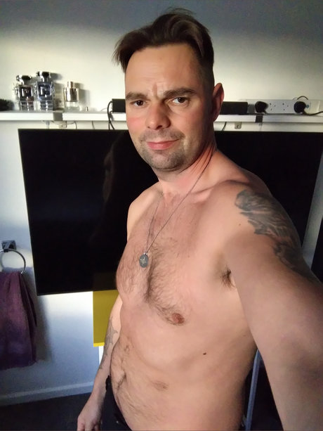 Photo nue de fuite OnlyFans de Lewis Elliott