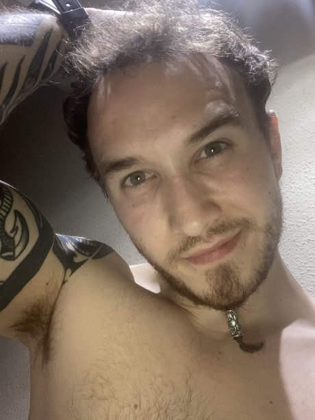 Photo nue de fuite OnlyFans de Leviatanfree