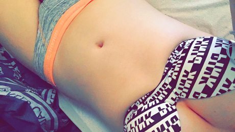 Photo nue de fuite OnlyFans de L 
