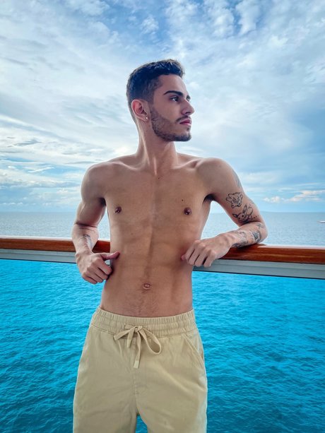 Photo nue de fuite OnlyFans de Leandro Leeme