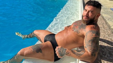 Photo nue de fuite OnlyFans de Lawrence Loaded  228k Page Likes  1