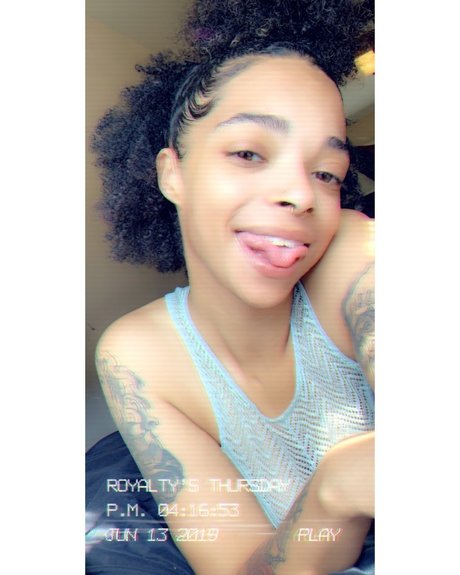 Photo nue de fuite OnlyFans de Royalty
