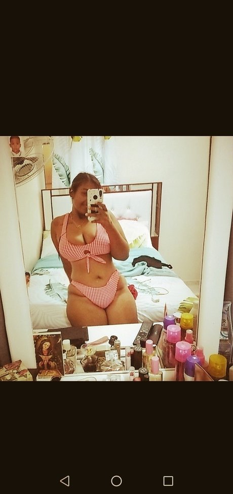 Photo nue de fuite OnlyFans de Liliana La Fiera