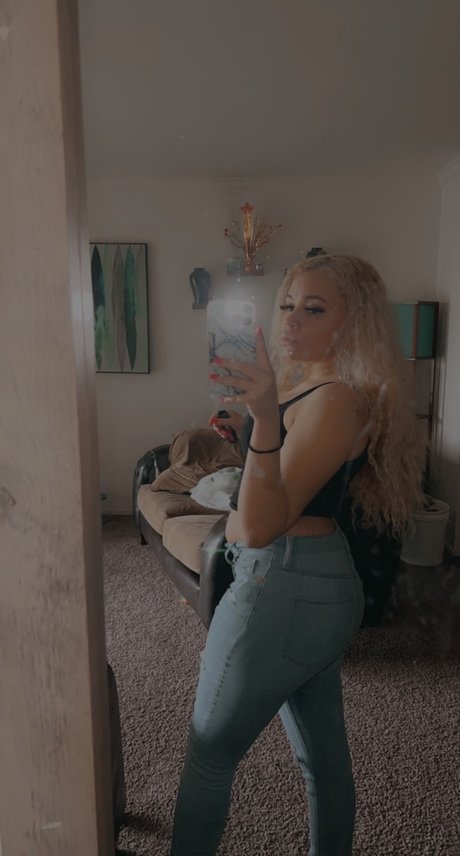 Photo nue de fuite OnlyFans de Ari