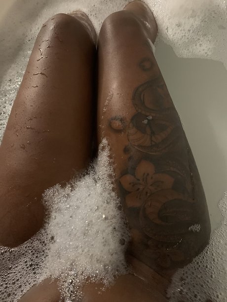 Photo nue de fuite OnlyFans de Bambi 