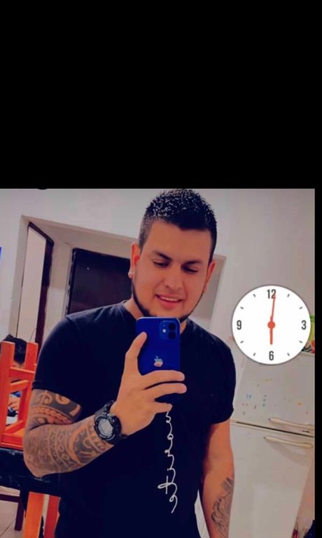 Photo nue de fuite OnlyFans de Luis Romero