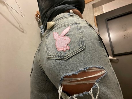Photo nue de fuite OnlyFans de Wouldnt You Like To Know