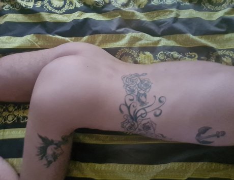 Photo nue de fuite OnlyFans de Louis Delevingne