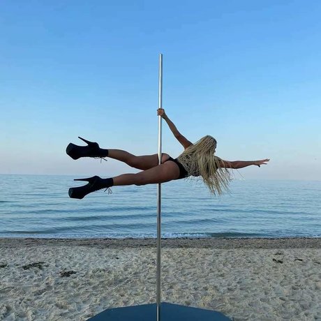 Photo nue de fuite OnlyFans de Long Legs