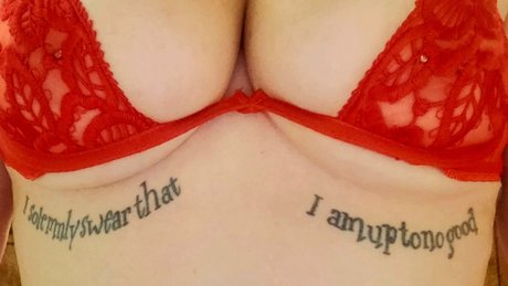 Photo nue de fuite OnlyFans de Lola And Mr Mustache
