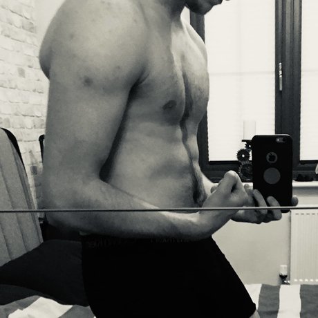 Photo nue de fuite OnlyFans de Sixuk