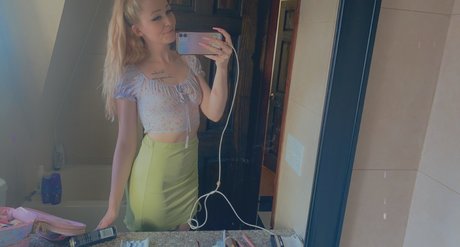 Photo nue de fuite OnlyFans de Lizzie