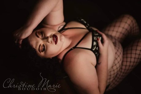 Photo nue de fuite OnlyFans de Lizzee Burns