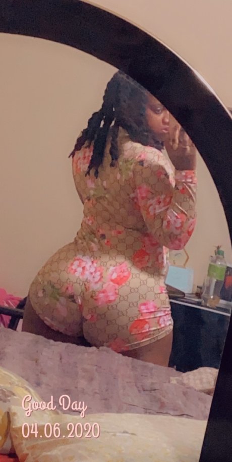 Photo nue de fuite OnlyFans de Miss Bee