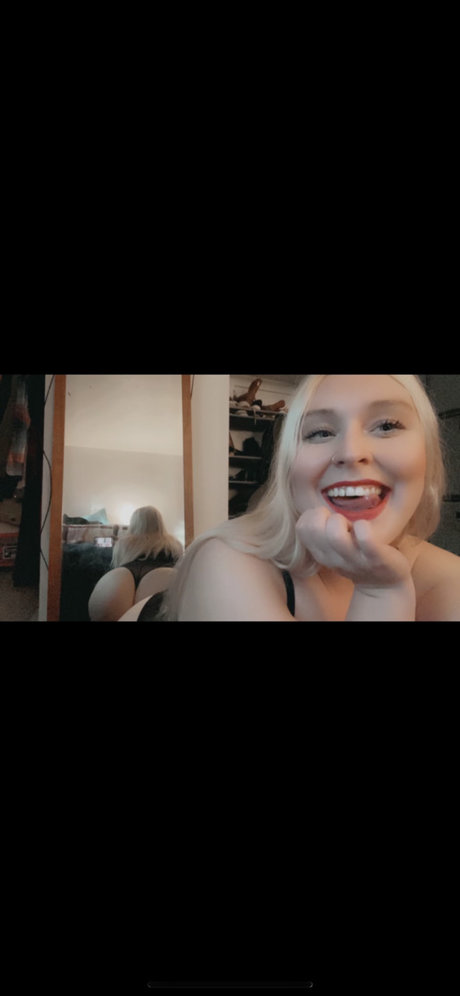 Photo nue de fuite OnlyFans de Liza Lovegood