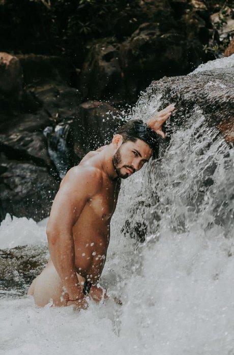 Photo nue de fuite OnlyFans de Leonardo Trindade