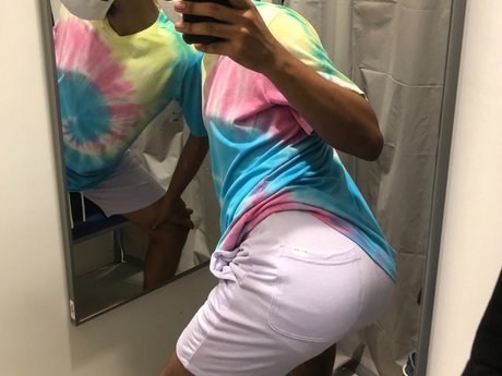 Photo nue de fuite OnlyFans de Yan Loroza