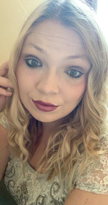 Photo nue de fuite OnlyFans de Lizzy