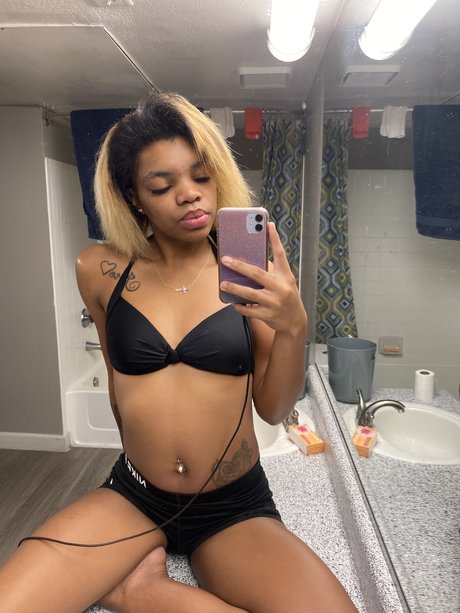 Photo nue de fuite OnlyFans de Ladyyy