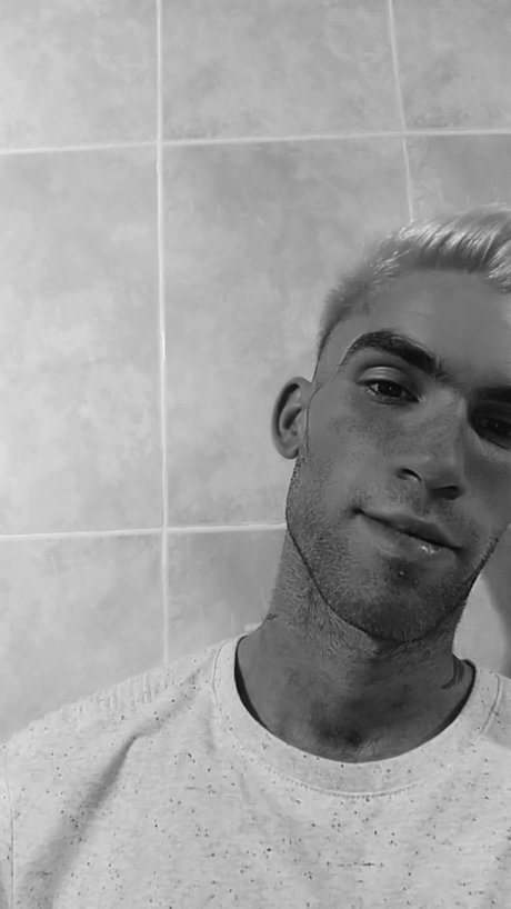 Photo nue de fuite OnlyFans de Marcelopinochet21
