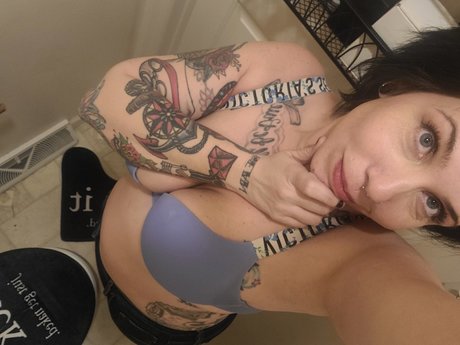 Photo nue de fuite OnlyFans de Makeamericadeadagain