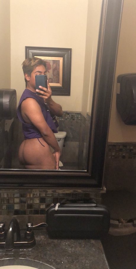 Photo nue de fuite OnlyFans de Pink Makanui