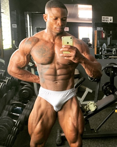 Photo nue de fuite OnlyFans de El Negrito Guebo Largo       